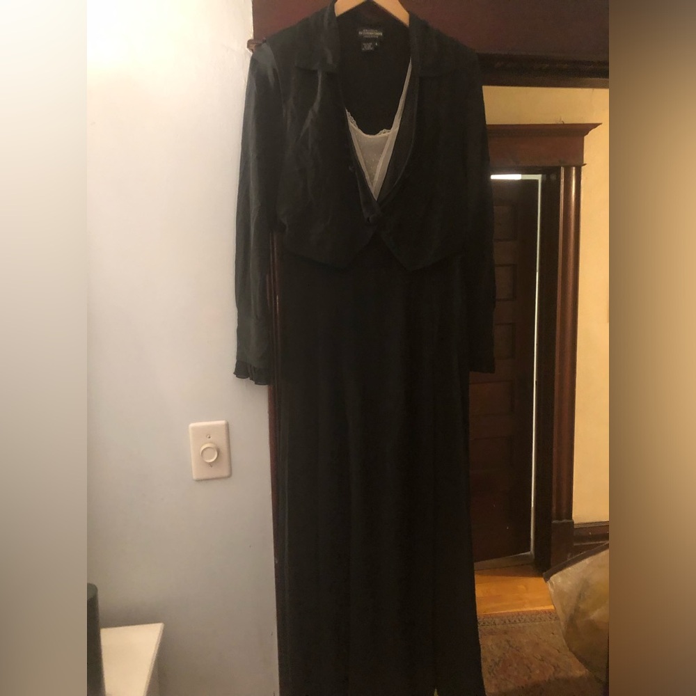 J. Peterman silk Victorian Women's Long Dress with V-Neck Detail
